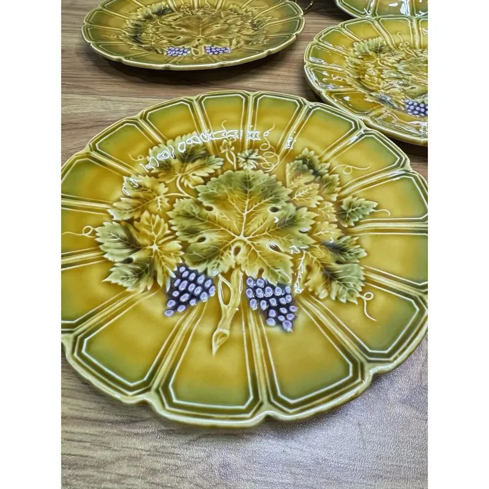 VTG PV France Majolica Green Grape Leaf Scalloped Plates 7-5/8